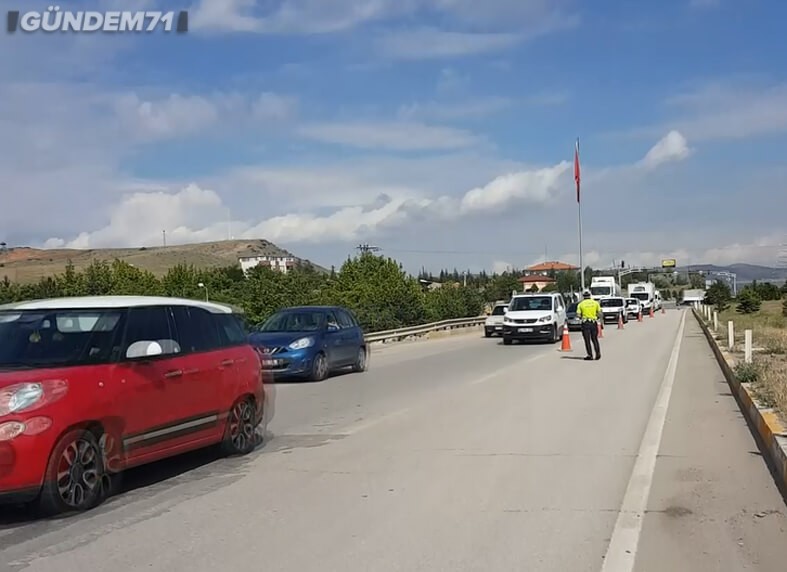 kilit-kavsak-kirikkale-trafik-yogunlugu-02 Kısıtlamanın Ardından Kilit Kavşak Kırıkkale'de Trafik Yoğunluğu