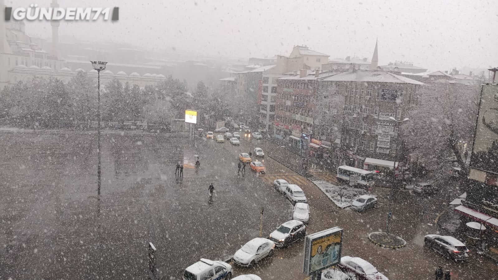 kirikkale-mart-ayi-kar-yagisi-01-1 Meteoroloji'nin Tahminleri Tuttu; Kırıkkale'ye Mart Ayında Lapa Lapa Kar Yağdı