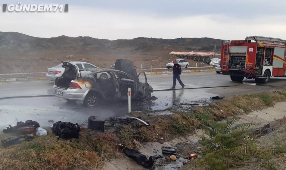 kirikkale-ankara-otomobil-yangini-03 Kırıkkale - Ankara Yolunda Otomobil Yangını; Maddi Hasar Oluştu