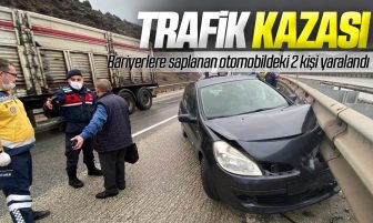 Kırıkkale’de Trafik Kazası; Bariyerlere Saplanan Otomobildeki 2 Kişi Yaralandı