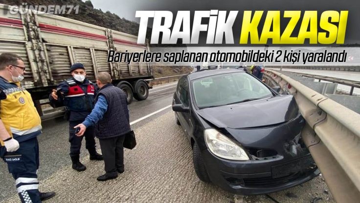 Kırıkkale’de Trafik Kazası; Bariyerlere Saplanan Otomobildeki 2 Kişi Yaralandı