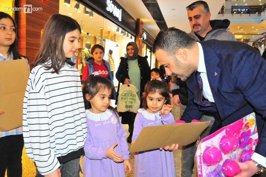 mhp-kirikkale-il-baskanligi-cocuklara-oyuncak-hediye-etti-3 MHP İl Başkanlığı Kırıkkale'de Çocuklara Oyuncak Hediye Etti