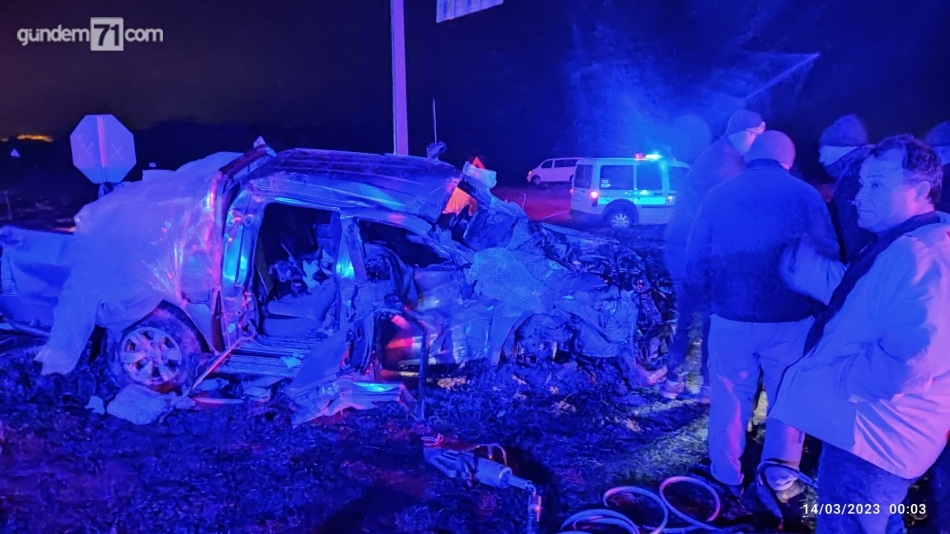 kirikkale-feci-kaza-002 Kırıkkale'de Feci Trafik Kazası; 1 Kişi Öldü 5 Kişi Yaralandı