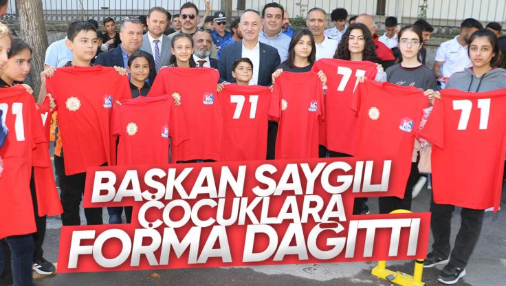 Belediye Başkanı Mehmet Saygılı, Kırıkkale’li Çocuklara Forma Dağıttı