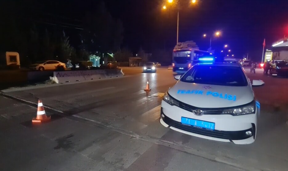 kirikkale-kavsak-trafik-kazasi-4-yarali-2 Kırıkkale'de Kavşakta Trafik Kazası; 2'si Çocuk 4 Kişi Yaralandı