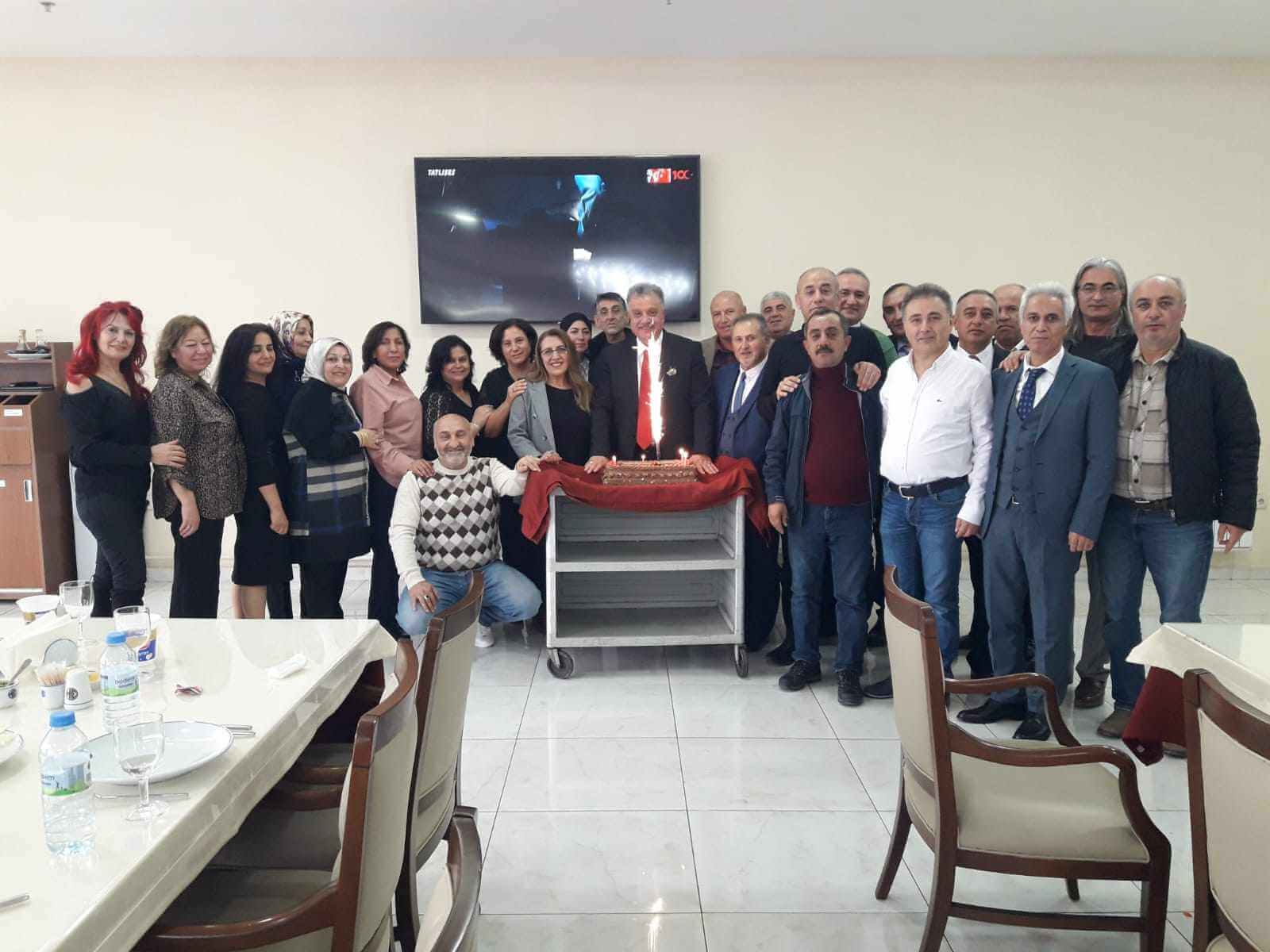 mustafa-necati-3c-sinif-arkadaslari-40-yil-sonra-bulustular-5 Mustafa Necati Ortaokulu Sınıf Arkadaşları 40 Yıl Sonra Kırıkkale'de Özlem Giderdiler