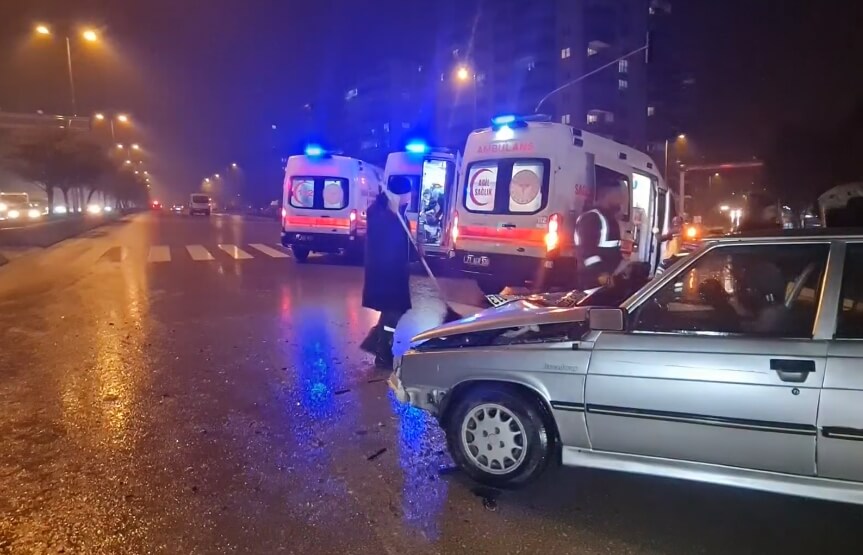 kirikkale-feci-trafik-kazasi-otomobiller-kafa-kafaya-carpisti-9-kisi-yaralandi-3 Kırıkkale'de Gece Saatlerinde Korkutan Trafik Kazası, Otomobiller Kafa Kafaya Çarpıştı; 9 Kişi Yaralandı