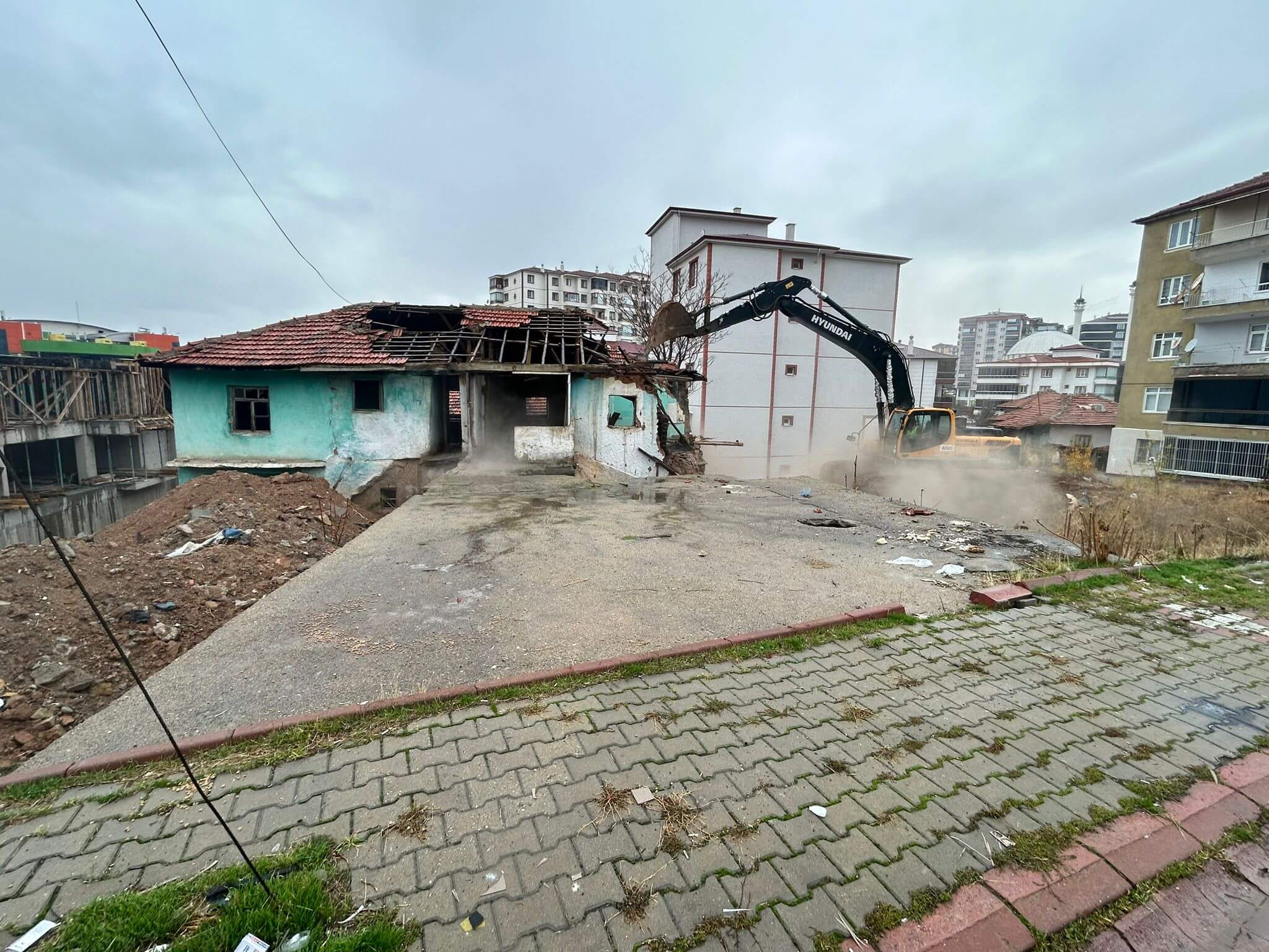 kirikkale-metruk-binalar-yikiliyor-3 Kırıkkale'de Çirkin Görüntüye Neden Olan Metruk Binalar Yıkılıyor