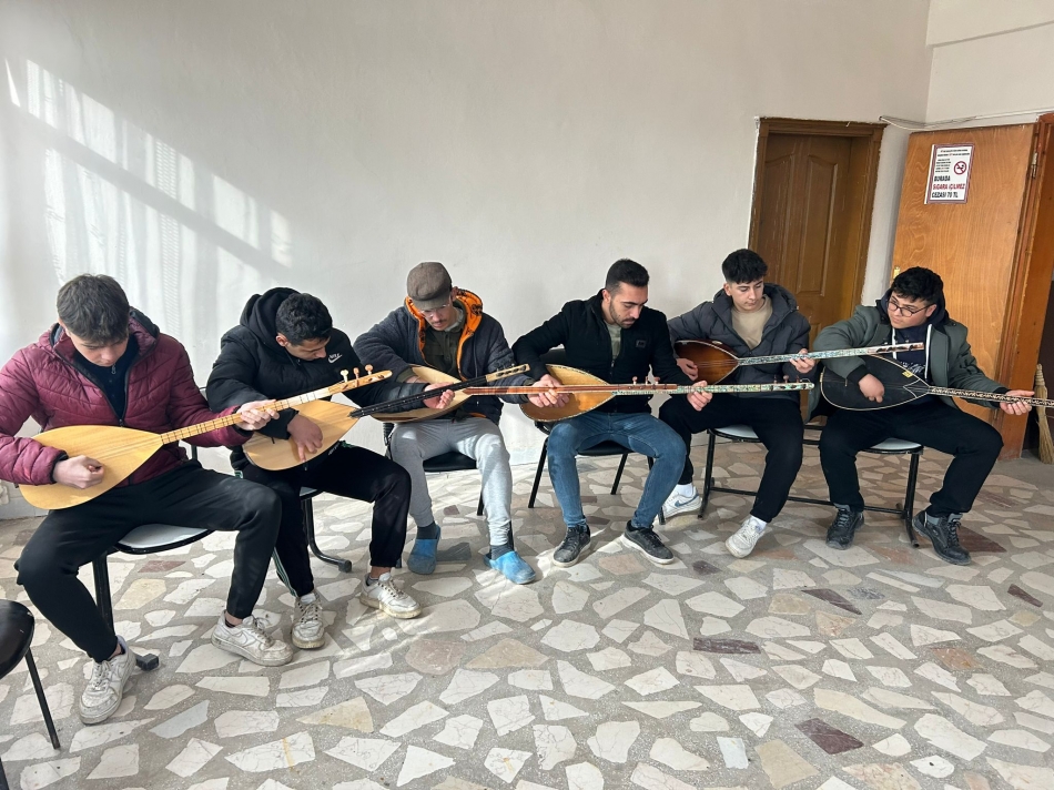 kirikkale-koylu-halay-ogrenme-toplandilar-2 Kırıkkale'de Köylüler Yöresel Oyunlar Öğrenmek İçin Toplandılar