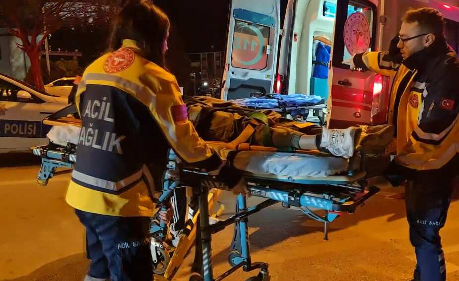 kirikkale-nokta-kavsagi-zincirleme-kaza-1 Kırıkkale'de Nokta Kavşağında Zincirleme Kaza, 1'i Çocuk 4 Kişi Yaralandı