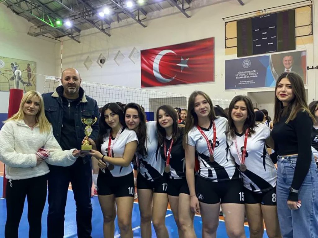kirikkale-spor-lisesi-voleybol-sampiyon-3 Kırıkkale Spor Lisesi Voleybolda Şampiyon Oldu
