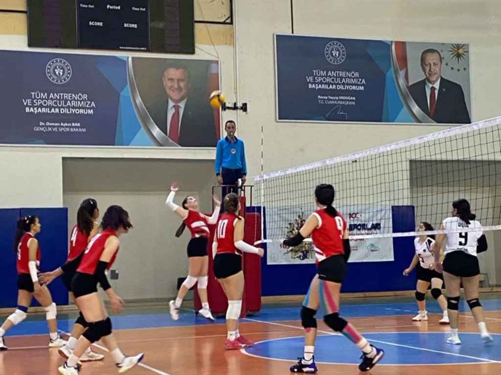 kirikkale-spor-lisesi-voleybol-sampiyon-4 Kırıkkale Spor Lisesi Voleybolda Şampiyon Oldu