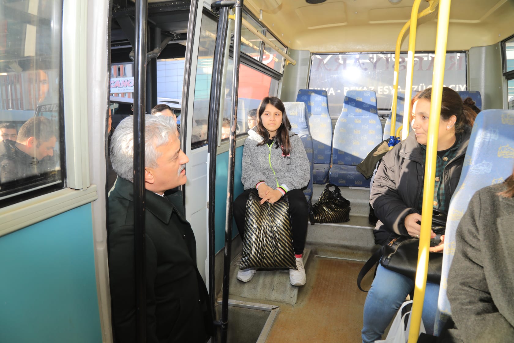 kirikkale-valisi-mehmet-makas-minibus-ziyaret-2 Vali Mehmet Makas, Kırıkkale Minibüscü Esnafını Ziyaret Etti