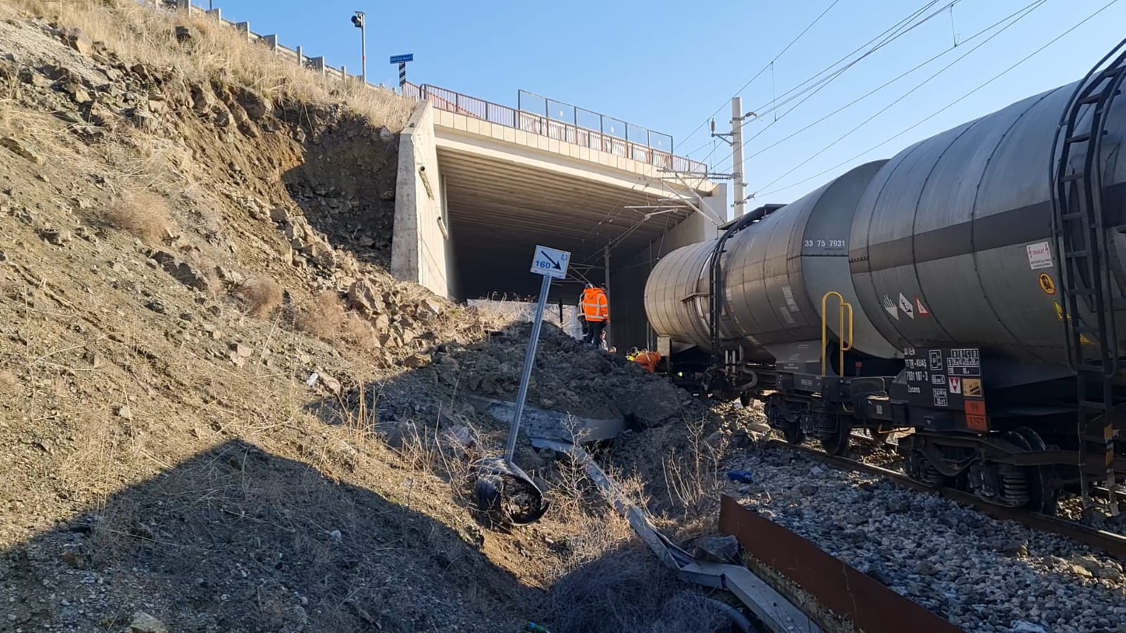 IMG-20240202-WA0013 Kırıkkale'de Feci Tren Kazası; 2 Kişi Yaralandı