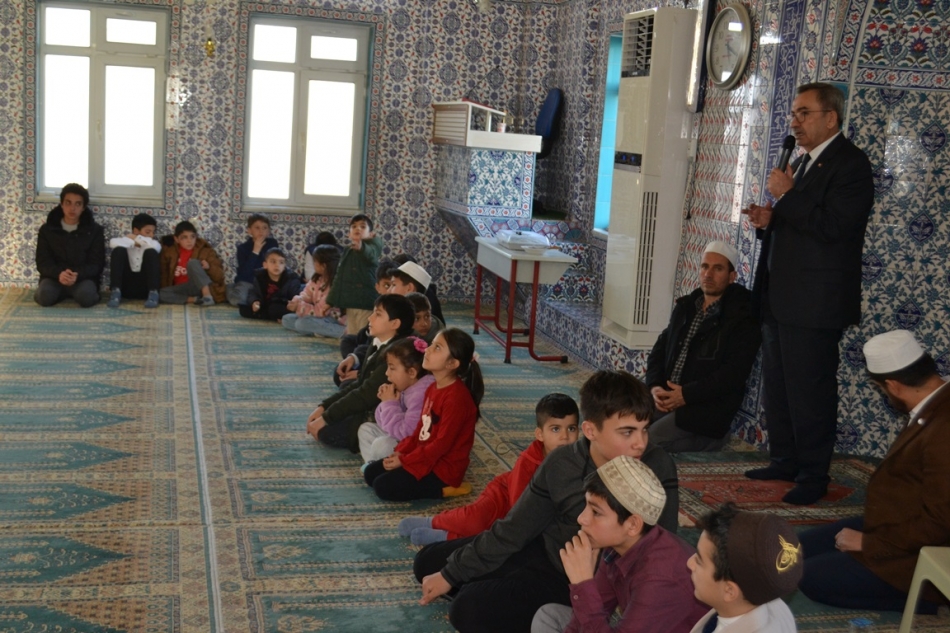 kirikkale-cami-cocuklar-odul-3 Kırıkkale'de Namaza Katılan Çocuklar Ödüllendirildi