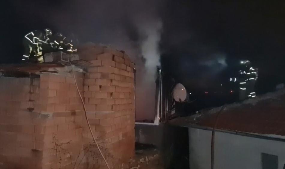 kirikkale-korkutan-yangin-3 Kırıkkale'de Gece Yarısı Korkutan Yangın, Maddi Hasar Oluştu