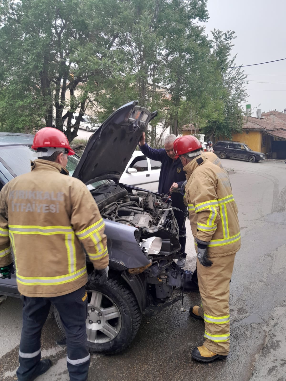 IMG-20240425-WA0012 Kırıkkale'de Feci Trafik Kazası, Otomobil ile Cipin Çarpıştığı Kazada 1 Kişi Hayatını Kaybetti 2 Kişi Yaralandı