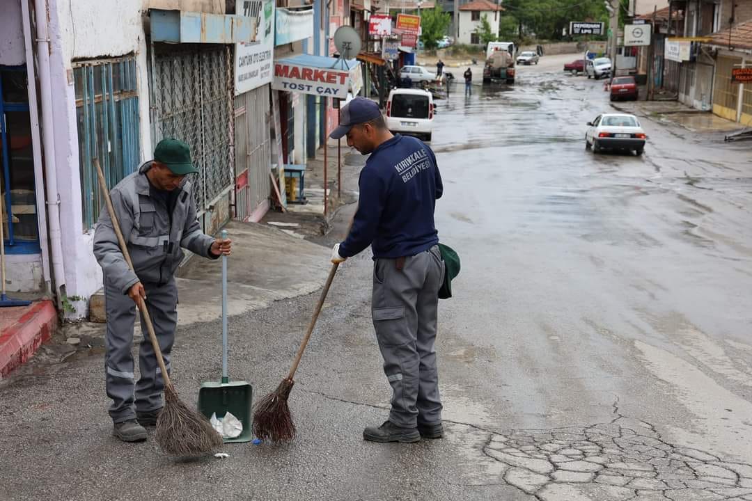 kirikkale-belediyesi-sanayi-sitesi-temizleme-yikama-4 Kırıkkale Belediyesi Sanayi Sitesinde Yıkma ve Temizleme Çalışması Yaptı