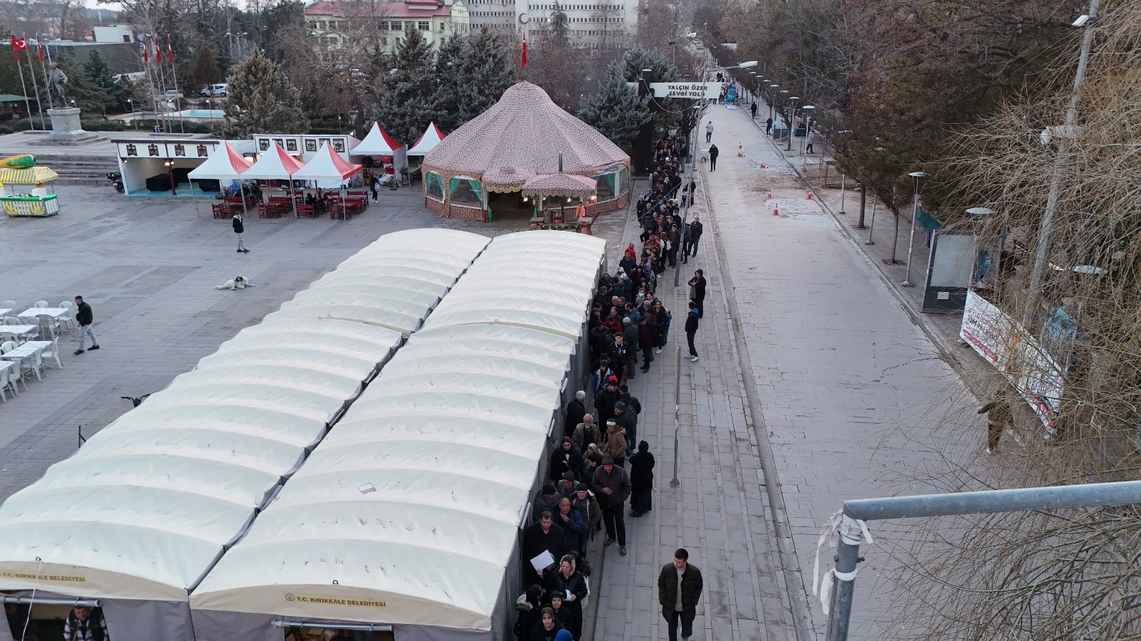 Kırıkkale Ramazan Sokağı'nda İftar Çadırı Vatandaşları Buluşturdu 1 WhatsApp Image 2025 03 01 at 21.34.43