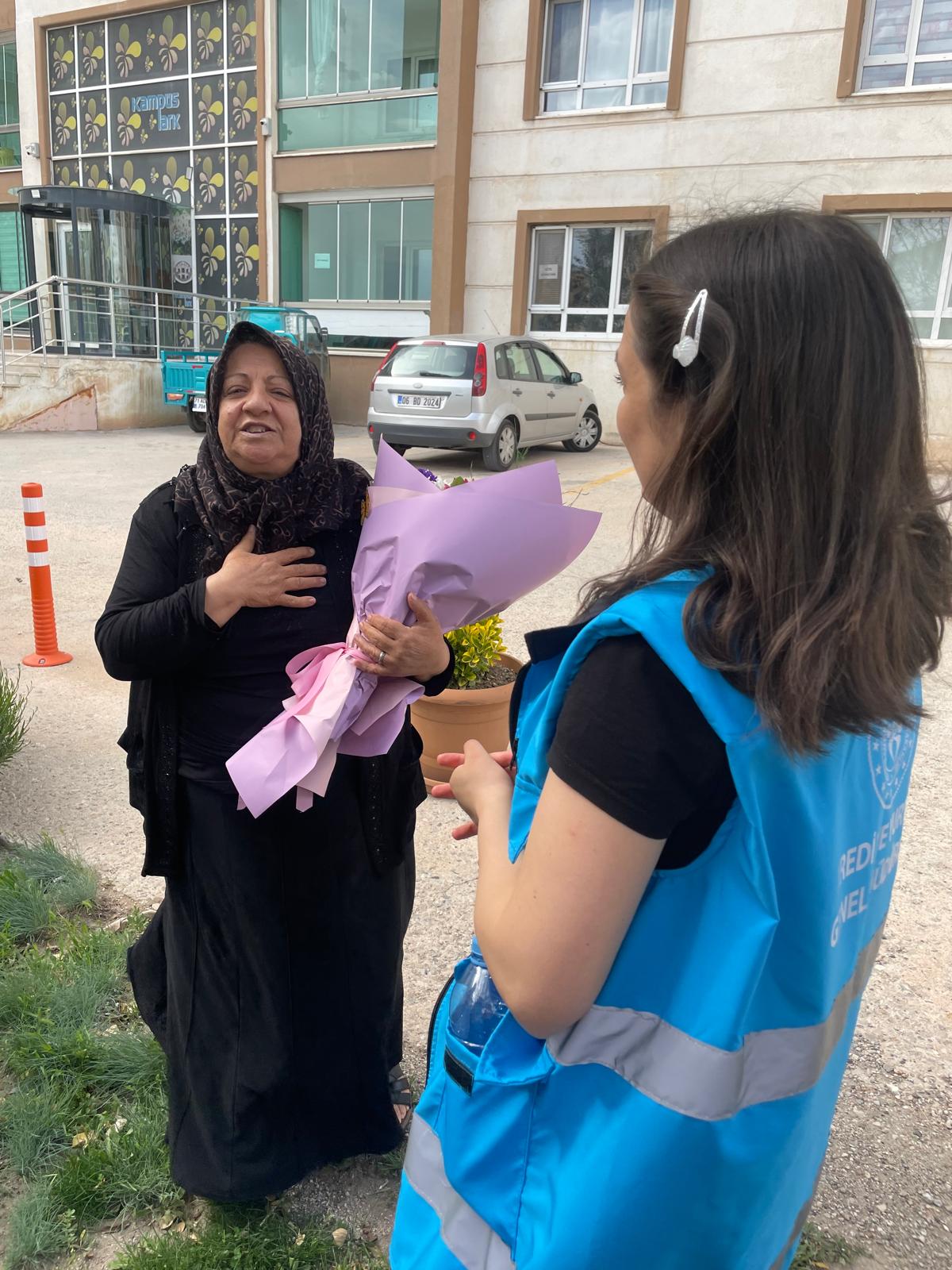 Kırıkkale'de Vefanın Adı: Gençlerden Anneler Günü'nde Şehit Annelerine Sürpriz Ziyaret 4 GqhGWFjWIAAopRw