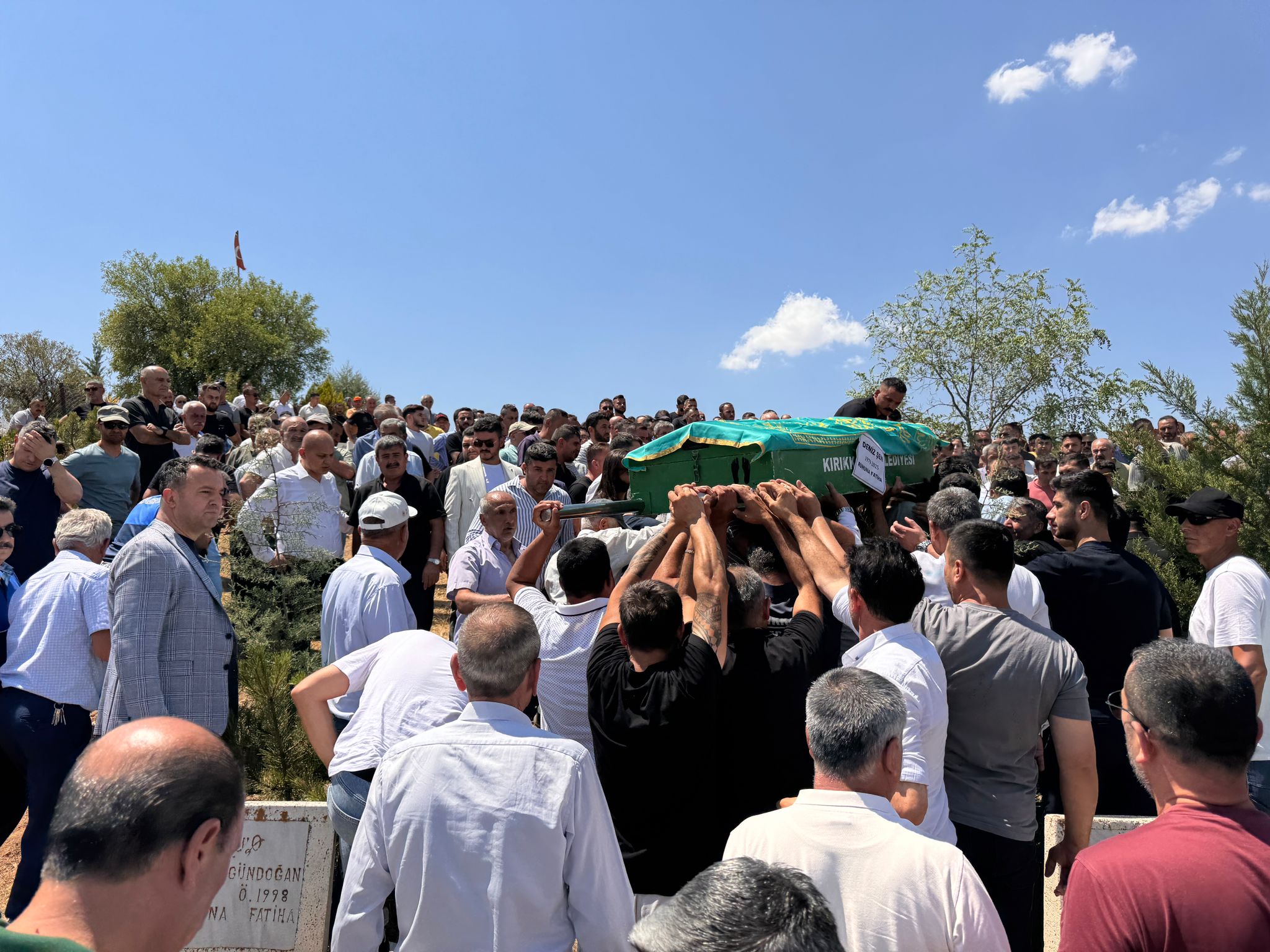 Vefat Eden Kırıkkale Belediyesi Personeli Deniz Şen Son Yolculuğuna Uğurlandı 7 IMG 20250717 WA0040