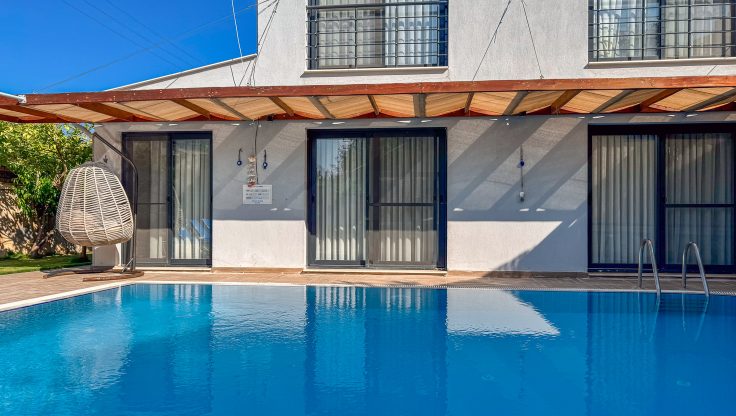 Kuşadası Günlük Kiralık Villa Tatili: Özel Havuzlu, Geniş Ailelere Uygun Konforlu Kaçamak