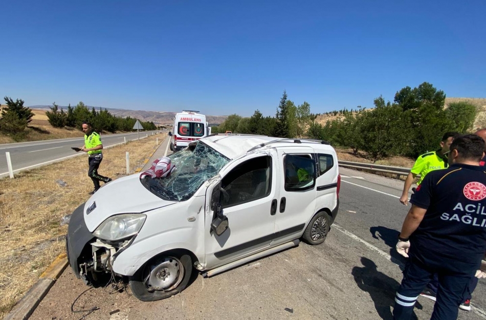 Kırıkkale-Kırşehir Yolunda Kontrolden Çıkan Araç Su Kanalına Uçtu: 5 Yaralı 2 022