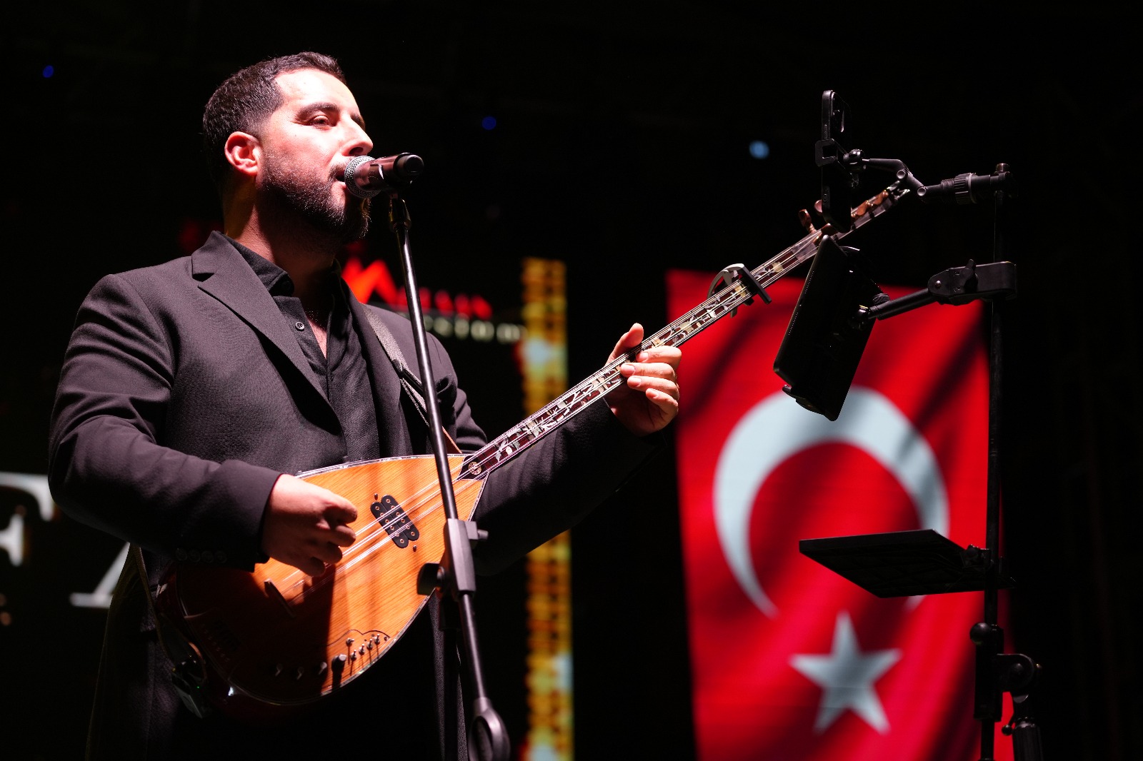 Kırıkkale'de 30 Ağustos Zafer Bayramı Coşkusu: Türk Halk Müziği Sanatçıları Konser Verdi 3 2