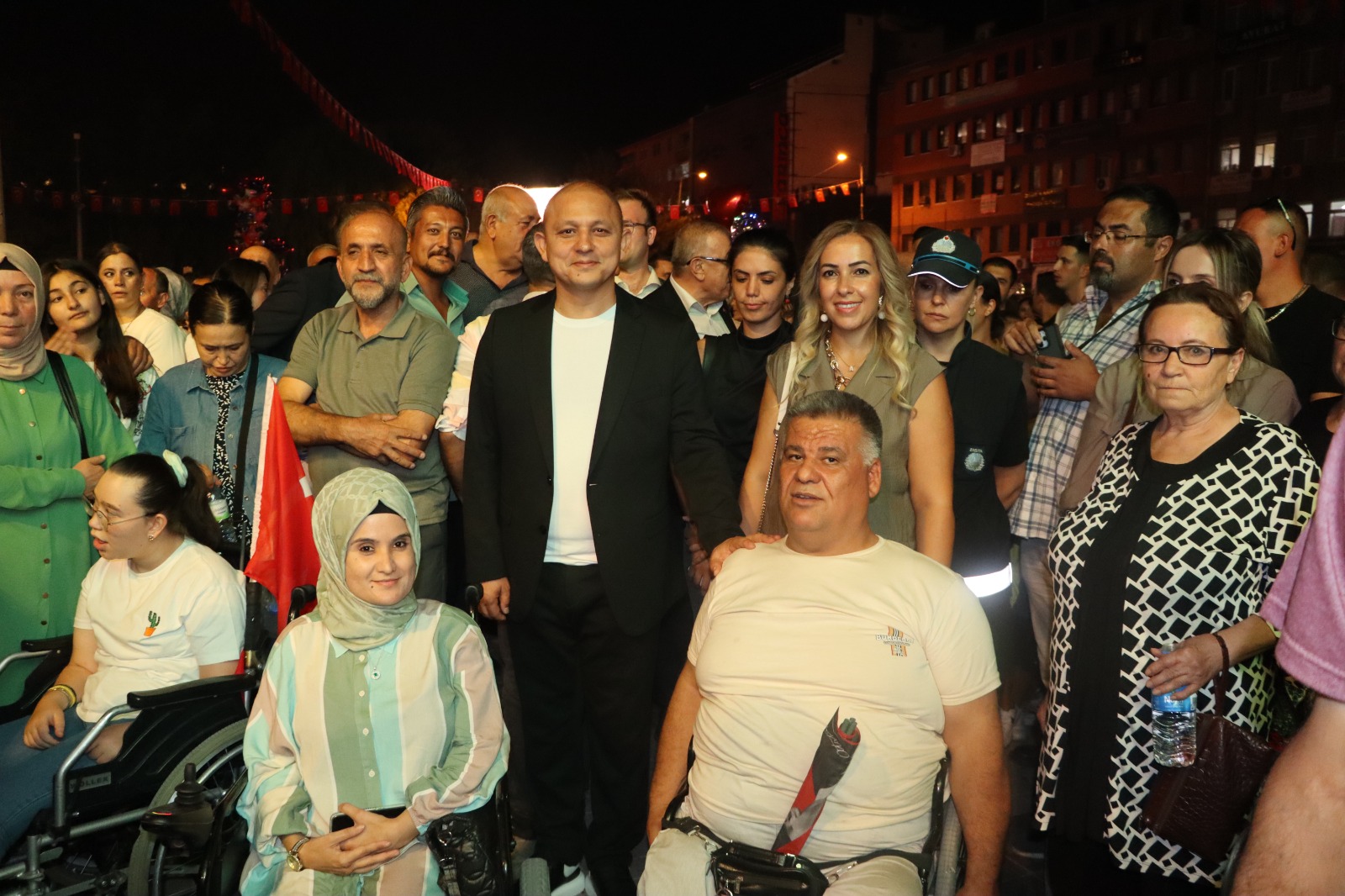 Kırıkkale'de 30 Ağustos Zafer Bayramı Coşkusu: Türk Halk Müziği Sanatçıları Konser Verdi 6 233ceab2 4e66 4281 8bf8 5946a1915176