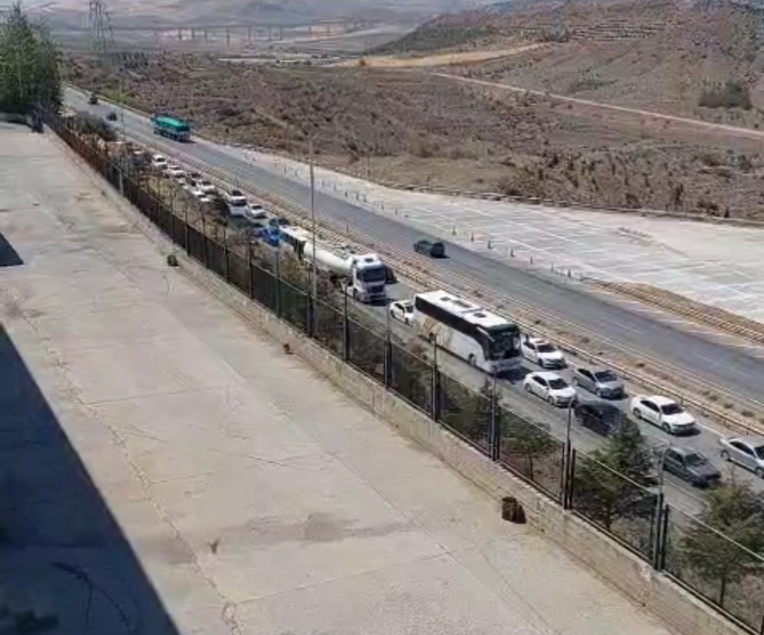 Ankara-Kırıkkale Yolunda Çalışmalar Trafiği Aksattı, Sürücüler Alternatif Güzergaha Yönlendirildi 1 ankara kirikkale trafik 2