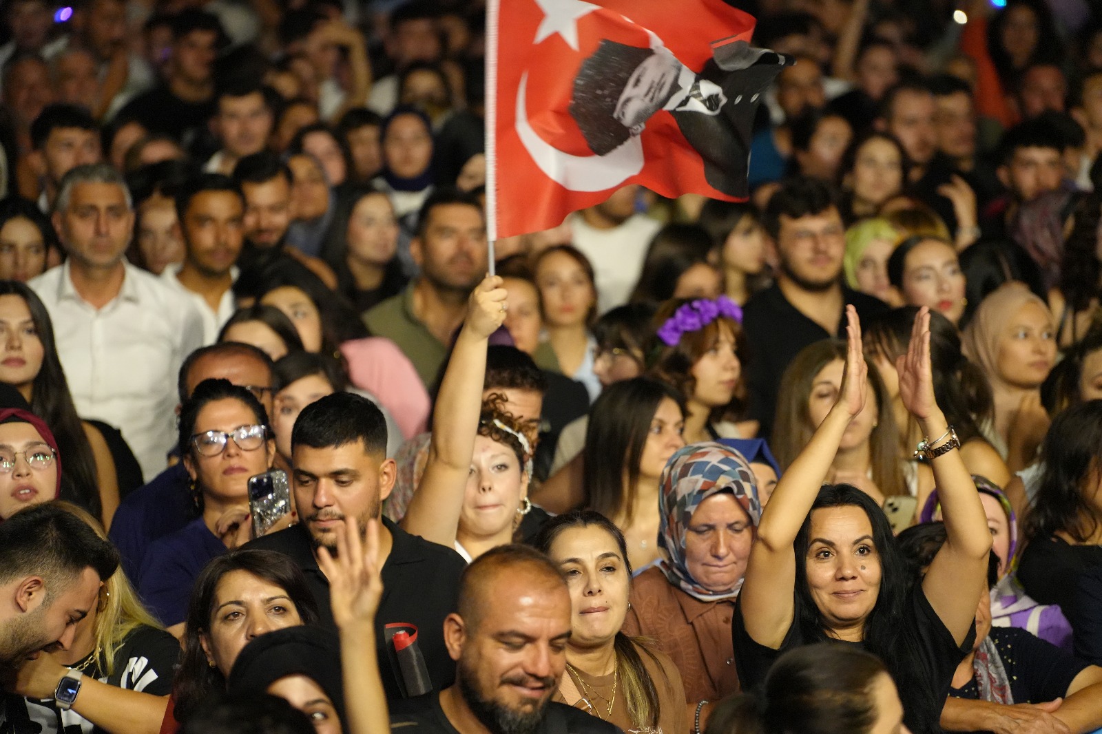 Kırıkkale'de 30 Ağustos Zafer Bayramı Coşkusu: Türk Halk Müziği Sanatçıları Konser Verdi 5 d7a40786 8fa6 4aa5 8878 38ac17f8737a