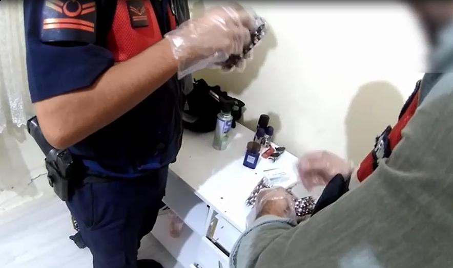 Kırıkkale'de Yorganın İçine Gizlenmiş Uyuşturucu Haplarla Yakalanan Şüpheli Tutuklandı 3 1757094552 8