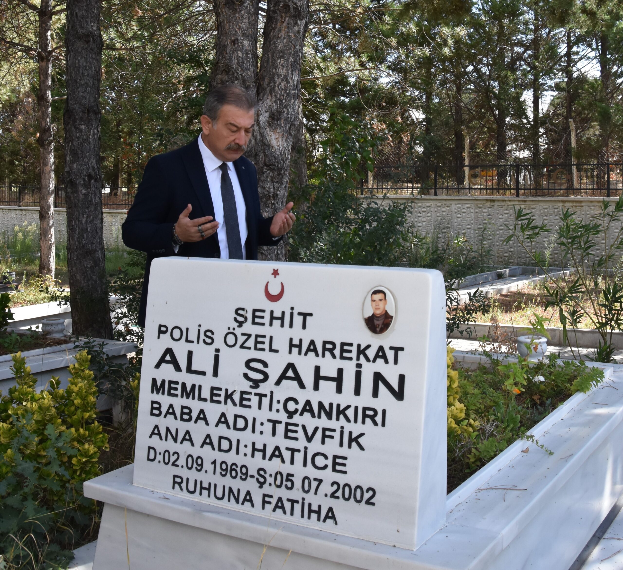 Kırıkkale İl Emniyet Müdürü Mustafa Işık Göreve Başladı: İlk Ziyareti Şehitlik Oldu 2 mustafa isik kirikkale il emniyet muduru 3 scaled