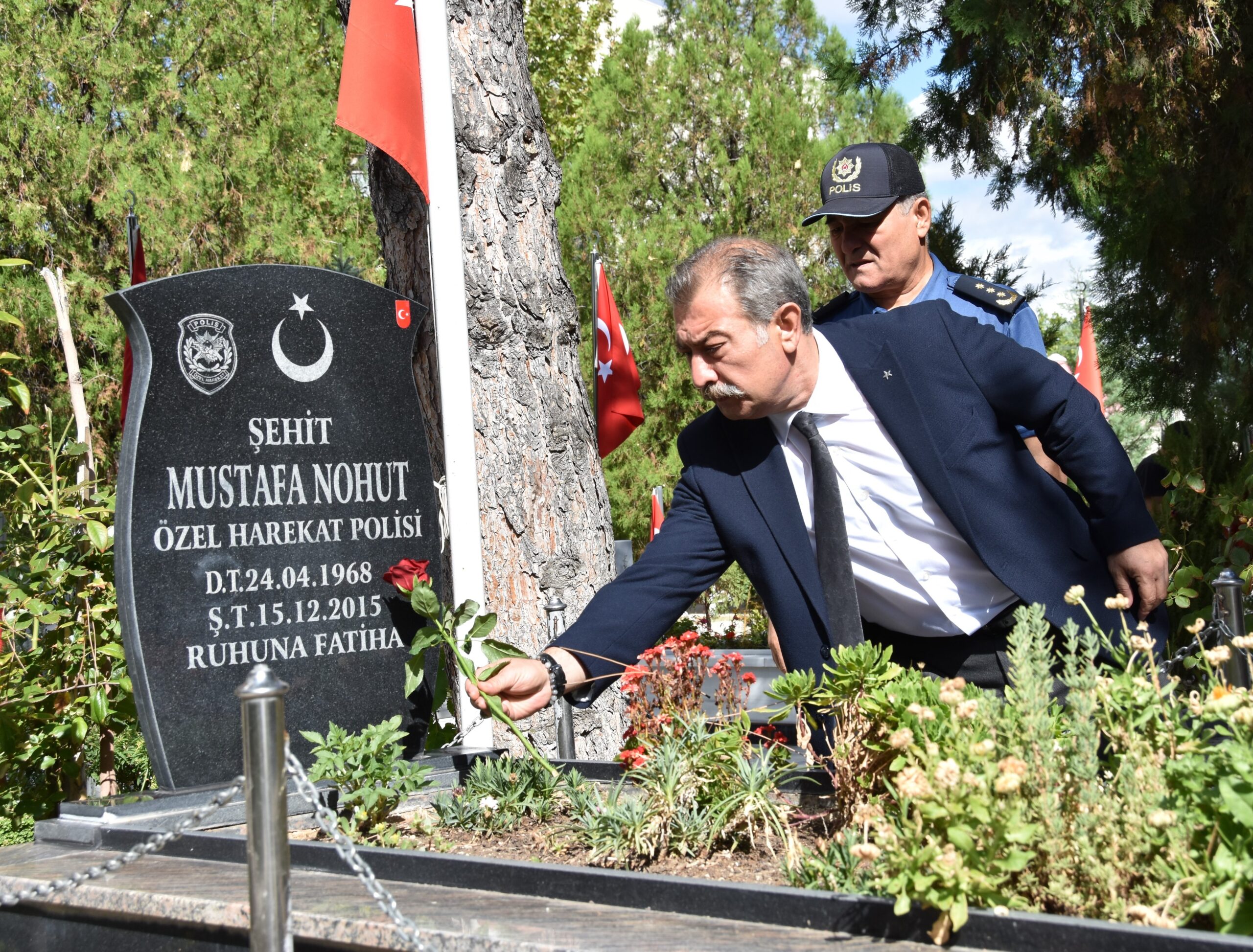Kırıkkale İl Emniyet Müdürü Mustafa Işık Göreve Başladı: İlk Ziyareti Şehitlik Oldu 1 mustafa isik kirikkale il emniyet muduru scaled