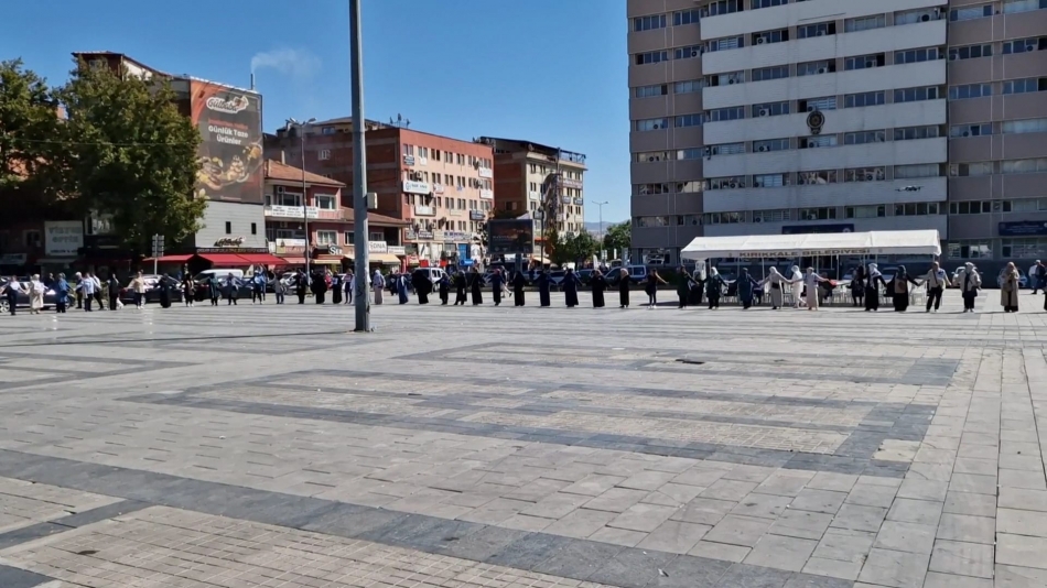AK Parti Kırıkkale Kadın Kolları'ndan 'Gazze için Sessiz Çığlık' Etkinliği 4 kirikkale gazze sessiz ciglik 7
