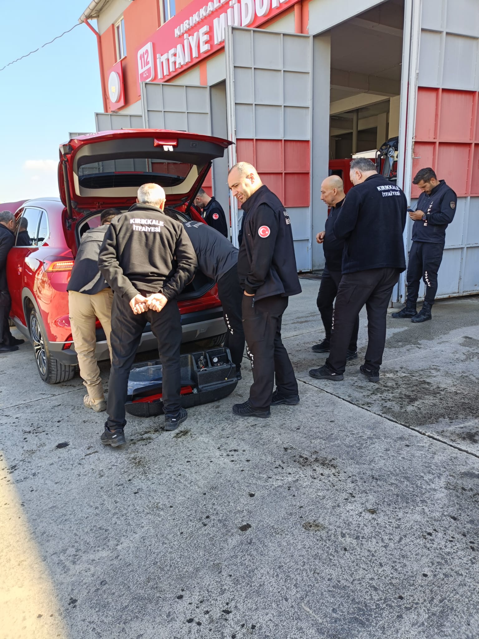 Kırıkkale İtfaiyesi, Elektrikli Araç Tehlikelerine Karşı Hazır! 2 kirikkale itfaiye 5