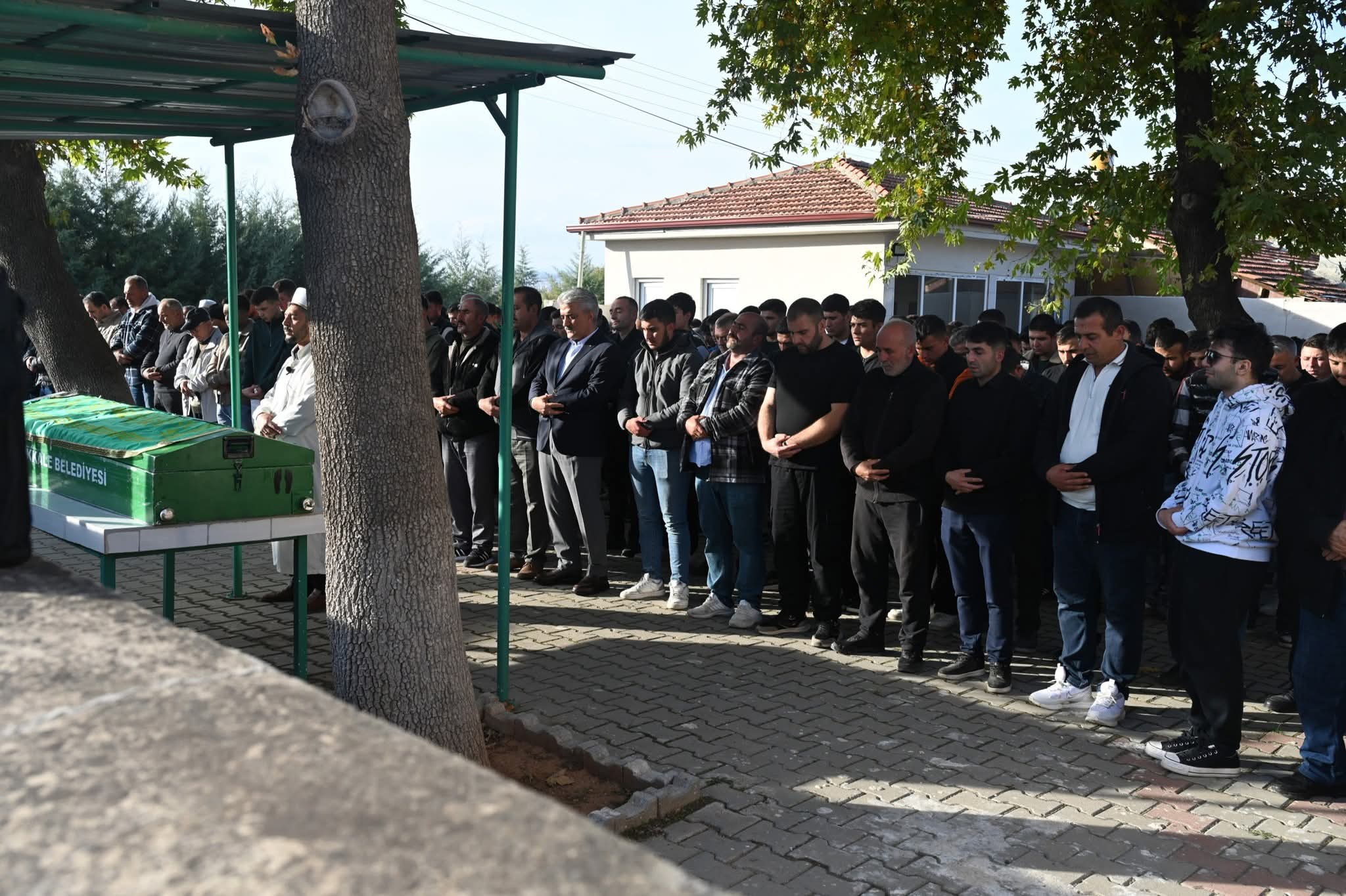 Trafik Kazasında Hayatını Kaybeden Kırıkkale'li Genç Öğrenci Son Yolculuğuna Uğurlandı 1 FB IMG 1762701125940