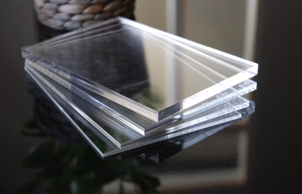 Pleksi Levha: Dekorasyondan Endüstriye Modern Bir Malzeme