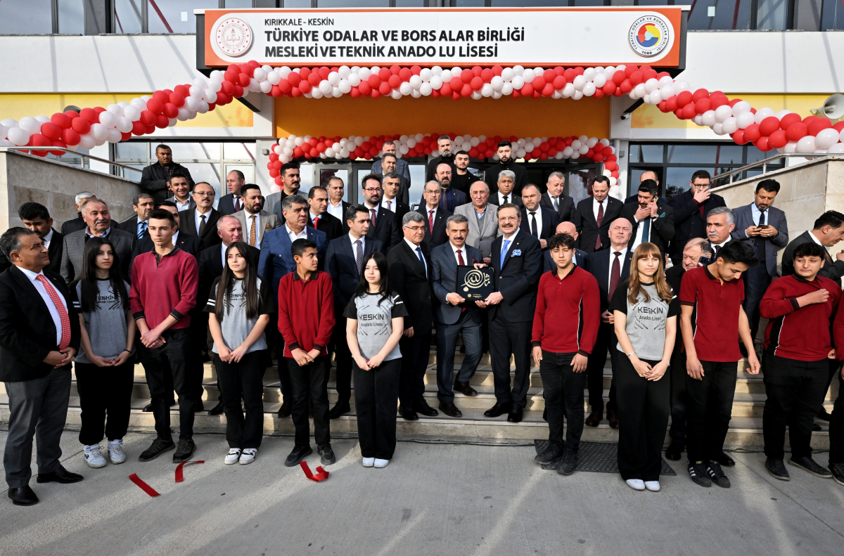 Kırıkkale'de TOBB Mesleki ve Teknik Anadolu Lisesi Açıldı: Öğrenciler TOGG Fabrikasını Ziyaret Etmek İstiyor 2 rifat hisarciklioglu kirikkale tobb lisesi 2