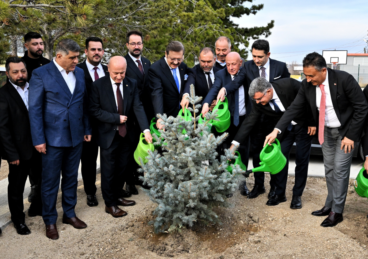 Kırıkkale'de TOBB Mesleki ve Teknik Anadolu Lisesi Açıldı: Öğrenciler TOGG Fabrikasını Ziyaret Etmek İstiyor 4 rifat hisarciklioglu kirikkale tobb lisesi 4