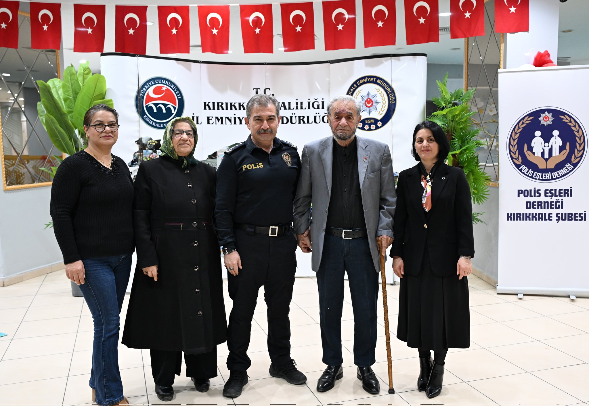 Kırıkkale İl Emniyet Müdürü Mustafa Işık'tan Şehit Aileleri Onuruna Anlamlı Buluşma 6 20251230 233303