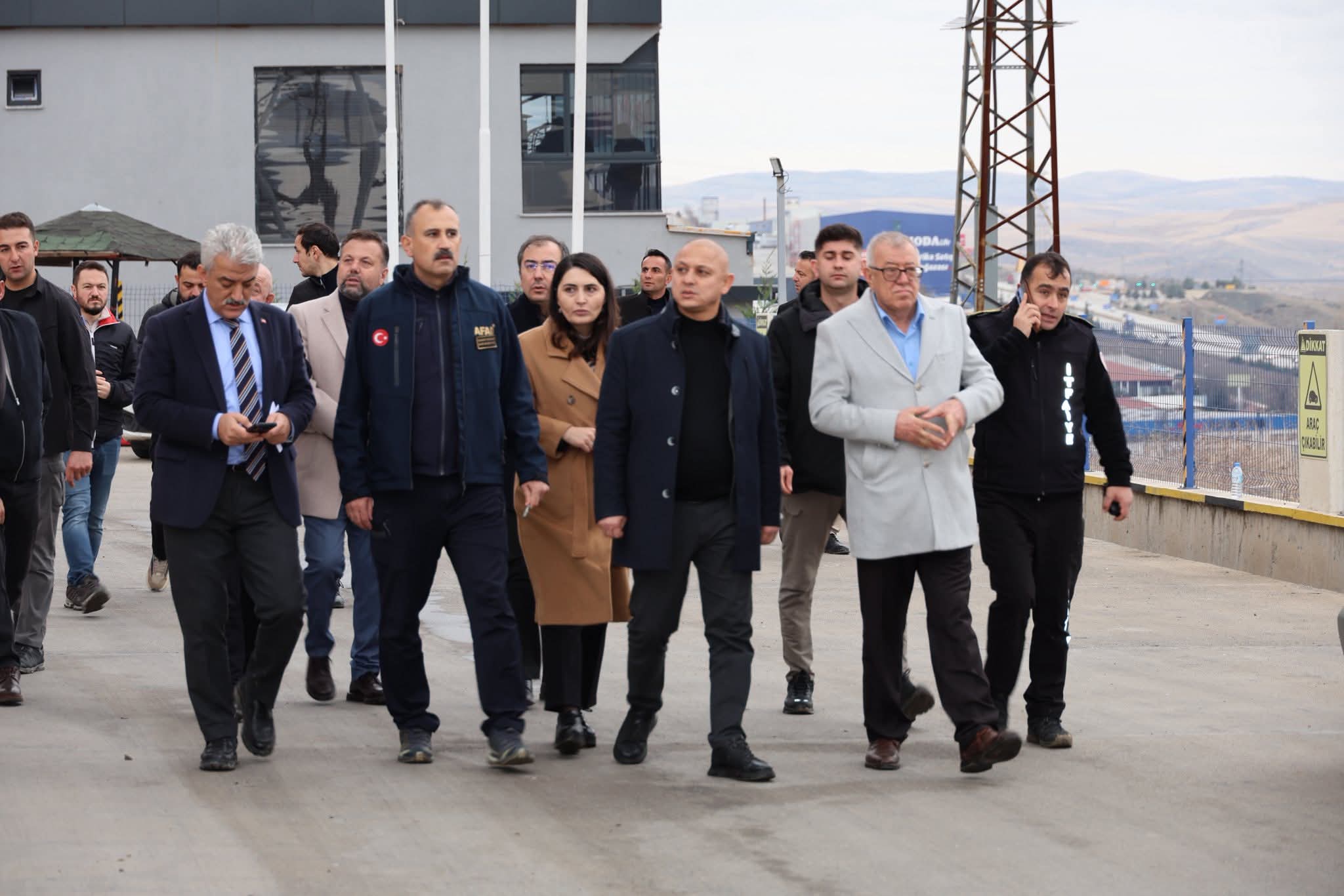 Geçmiş Olsun Kırıkkale! OSB'de İki Ayrı Yangın Meydana Geldi Dumanlar Gökyüzünü Kapladı 3 FB IMG 1765375498756