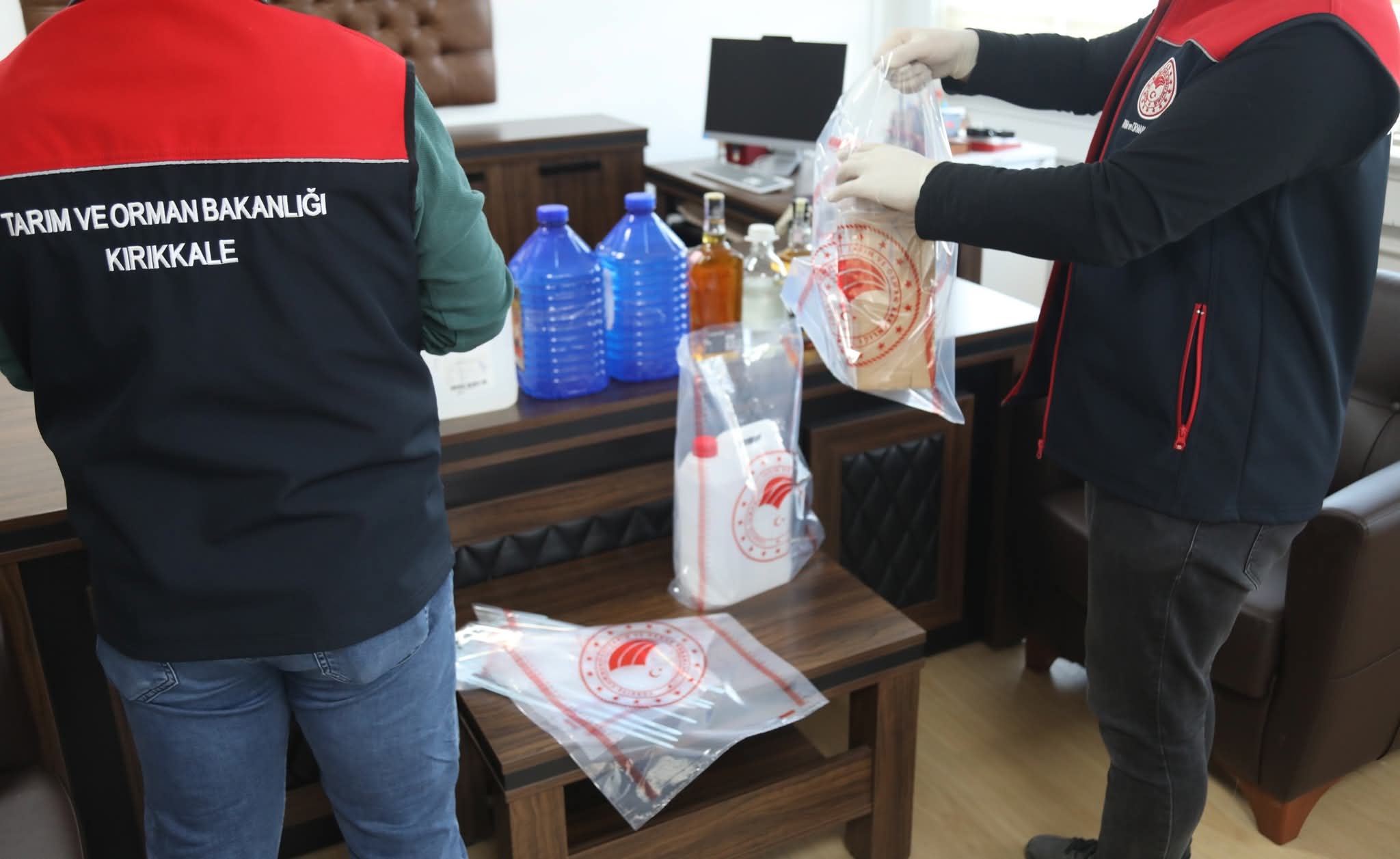 Kırıkkale'de Yılbaşı Öncesi Sahte İçkiye Sıkı Denetim: Şüpheli Ürünler Laboratuvara Gönderildi 2 FB IMG 1767084805104