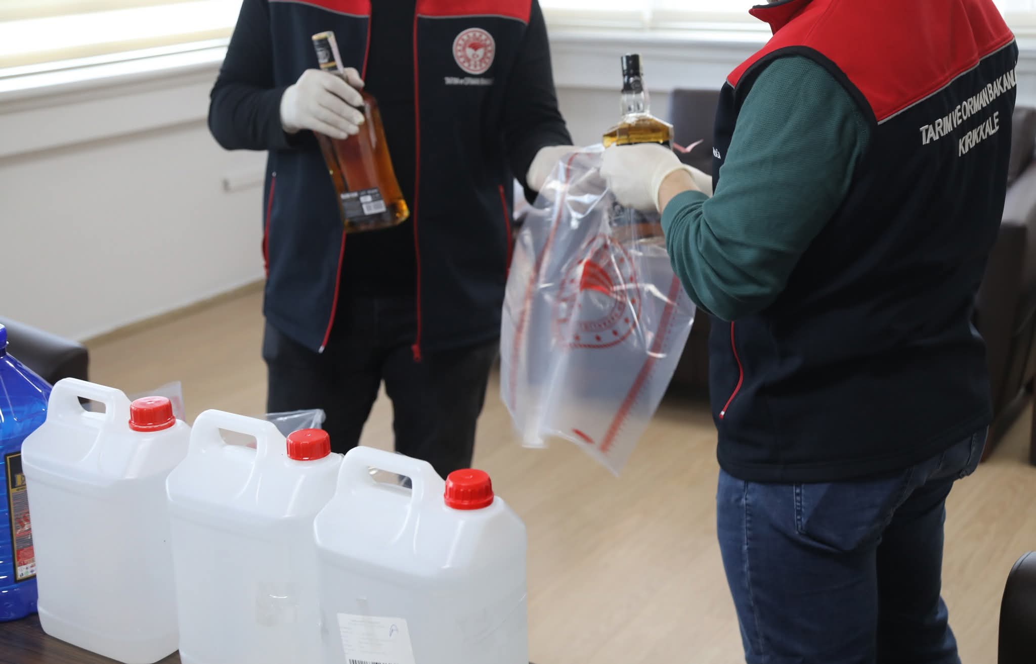 Kırıkkale'de Yılbaşı Öncesi Sahte İçkiye Sıkı Denetim: Şüpheli Ürünler Laboratuvara Gönderildi 3 FB IMG 1767084806860