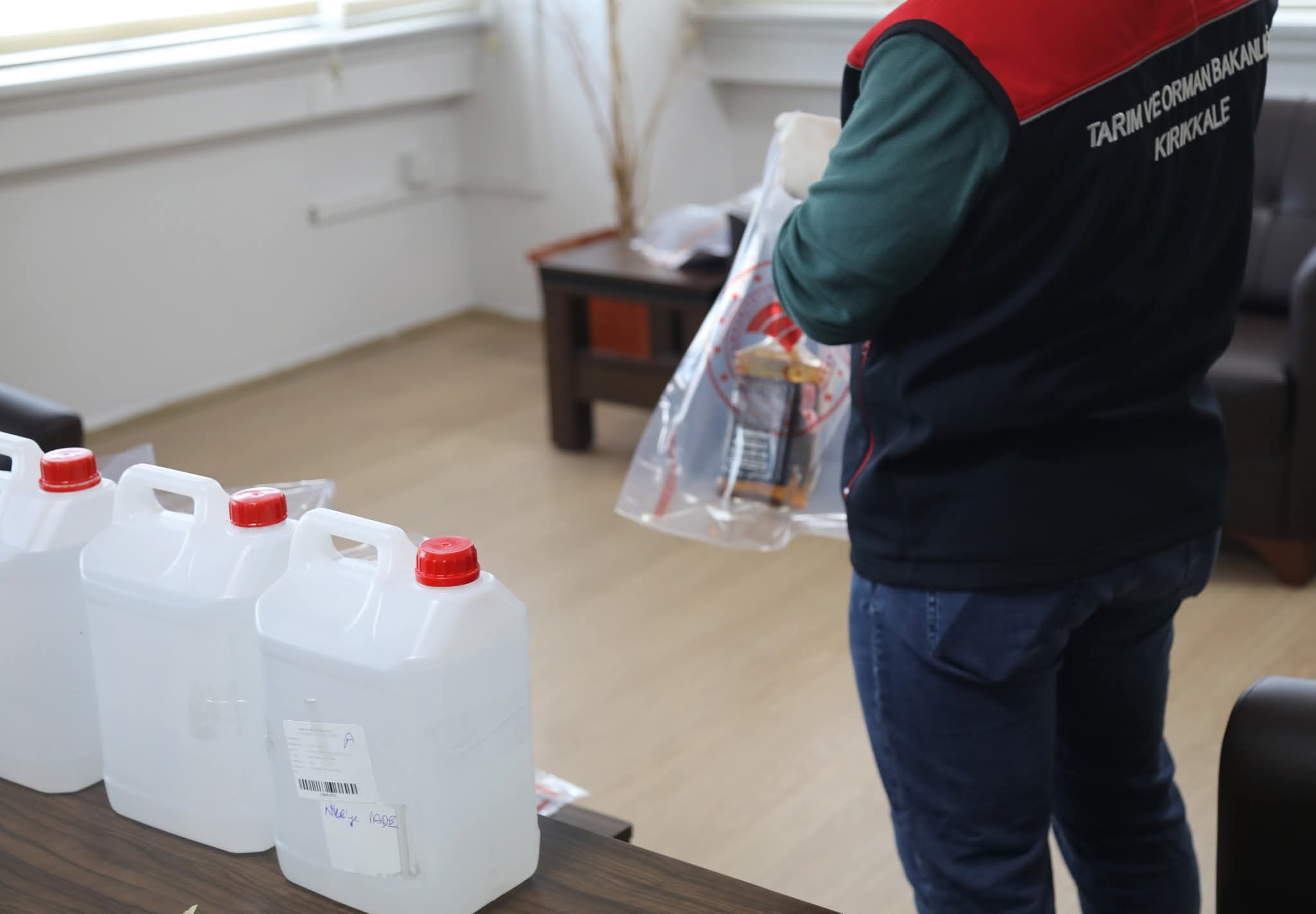 Kırıkkale'de Yılbaşı Öncesi Sahte İçkiye Sıkı Denetim: Şüpheli Ürünler Laboratuvara Gönderildi 4 FB IMG 1767084808021