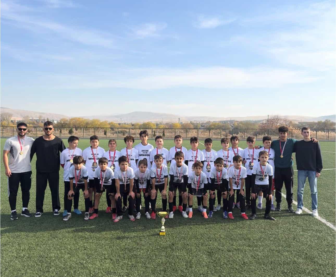 Gelişim Spor'dan Tarihi Başarı: Aynı Kadroyla Üst Üste İki Sezon İl Şampiyonluğu 4 IMG 20251215 150947 715