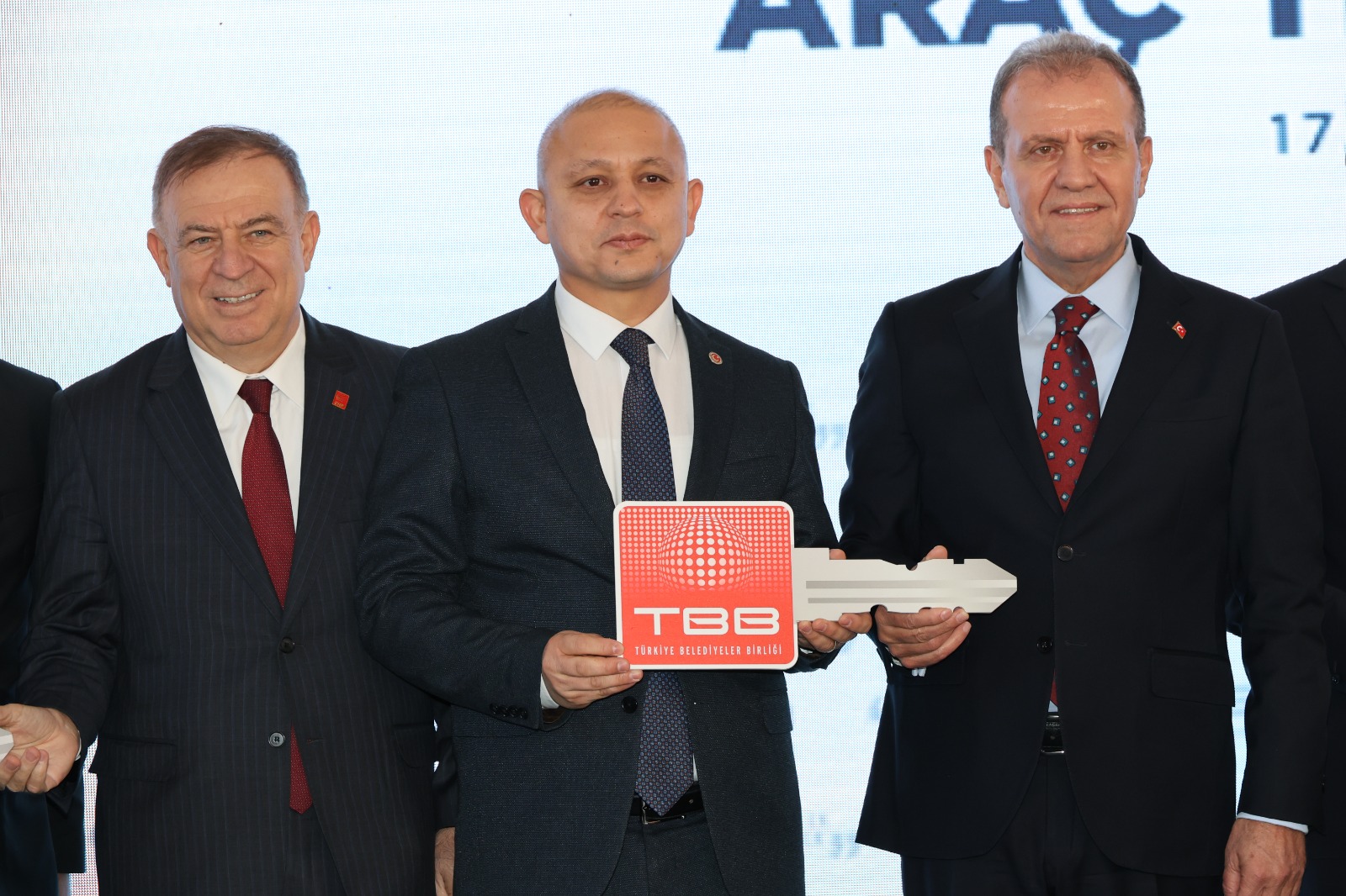 Kırıkkale Belediyesi'ne 8 Milyon Liralık Paletli Ekskavatör Hibesi 2 kirikkale belediyesi ekskavator 3