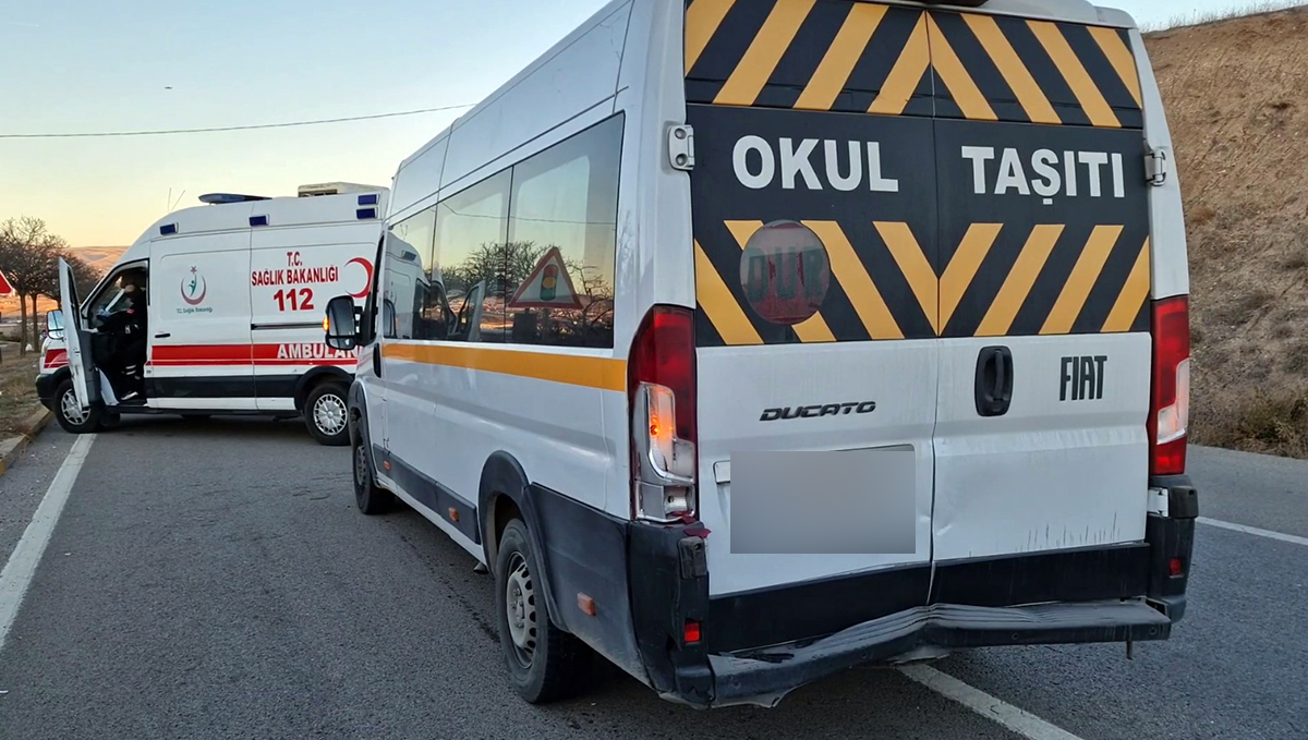 Kırıkkale'de Yürekleri Ağza Getiren Zincirleme Trafik Kazası: İşçi Servisleri Çarpıştı: 10 Yaralı 1 kirikkale kaza 2