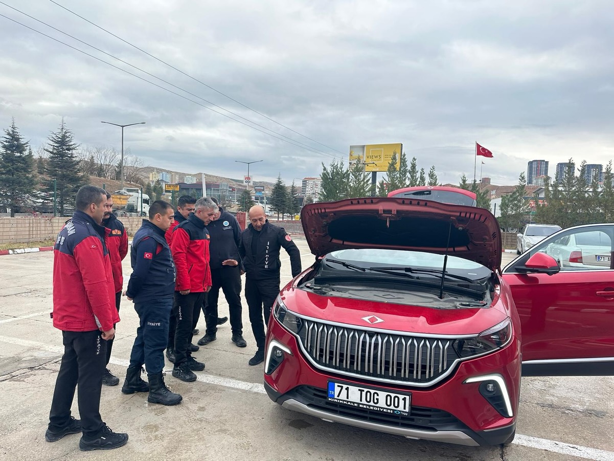 Kırıkkale ve Yahşihan İtfaiyesinden Elektrikli Araç Yangınlarına Yönelik Ortak Eğitim 1 yahsihan itfaiye elektrik arac 3