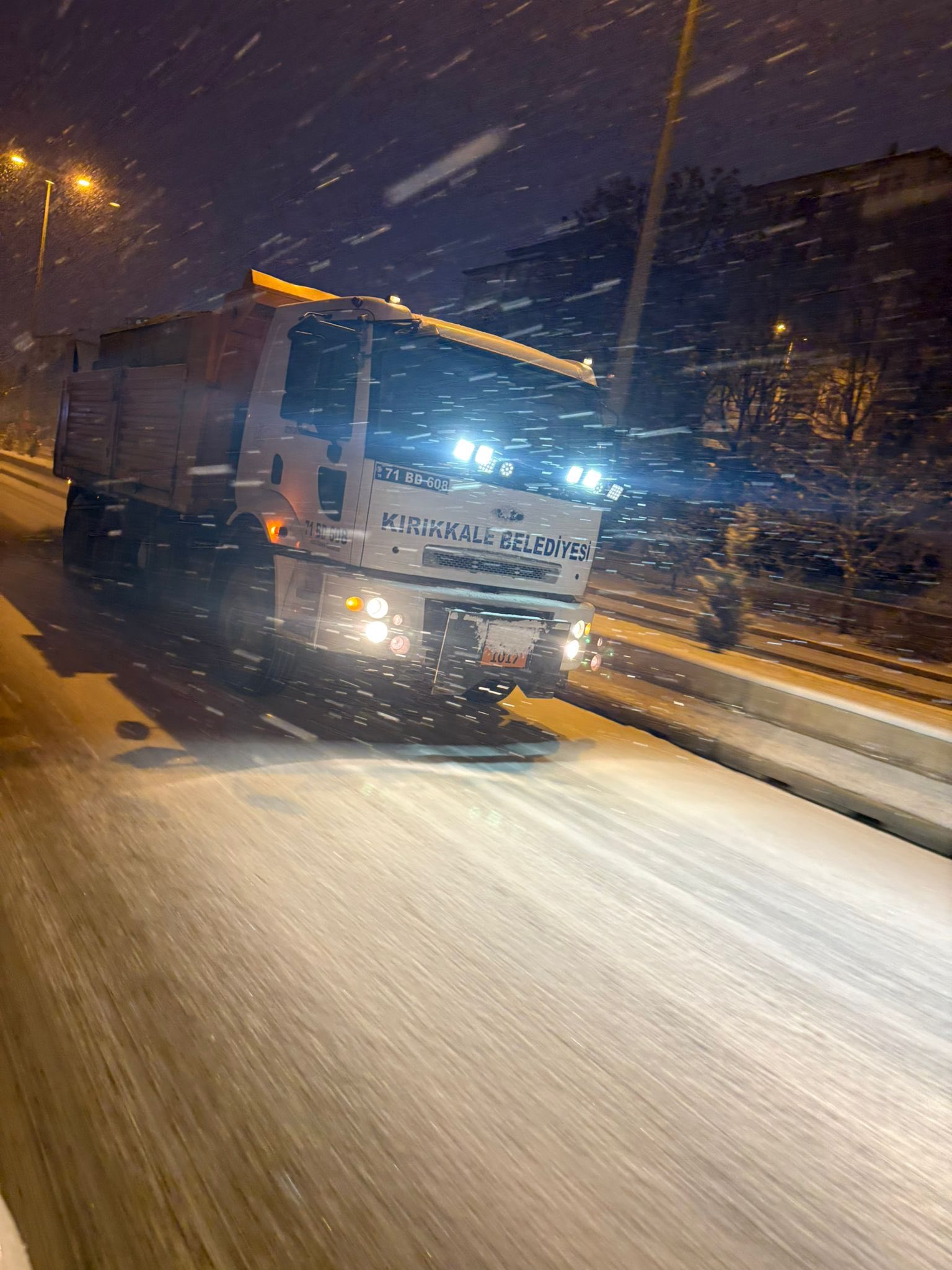Kırıkkale Belediyesi Kar Mesaisinde: Ekipler 7/24 Sahada 2 607895533 1346693664166624 7425990499698032444 n